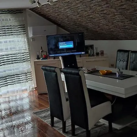 Apartman-jovic * Malo Laole